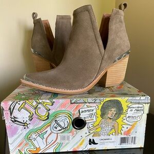 Jeffrey Campbell Cromwell Booties Sz 7.5 New with box.